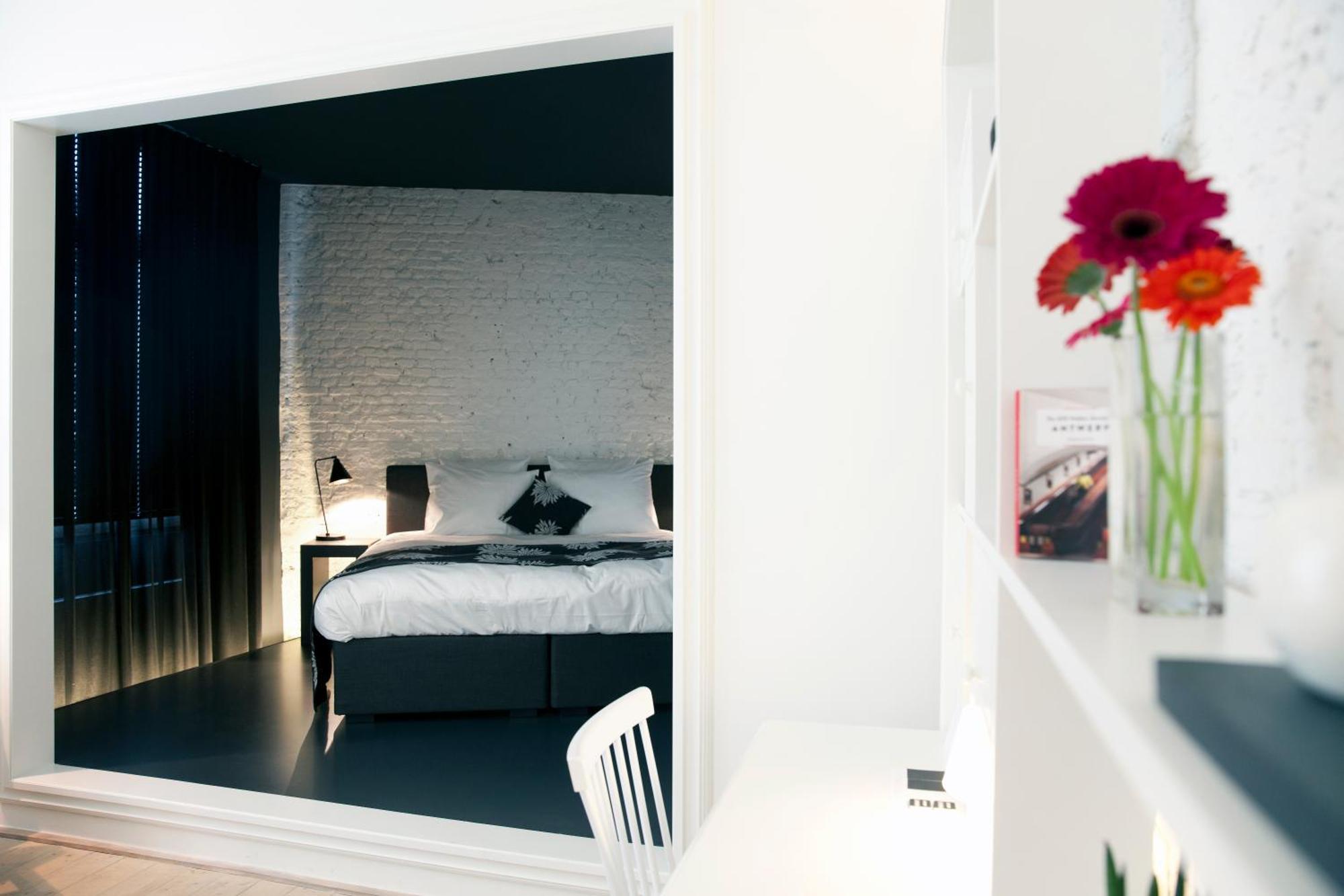 Maison Nationale City Flats & Suites Antwerpen Ngoại thất bức ảnh A room at the hotel