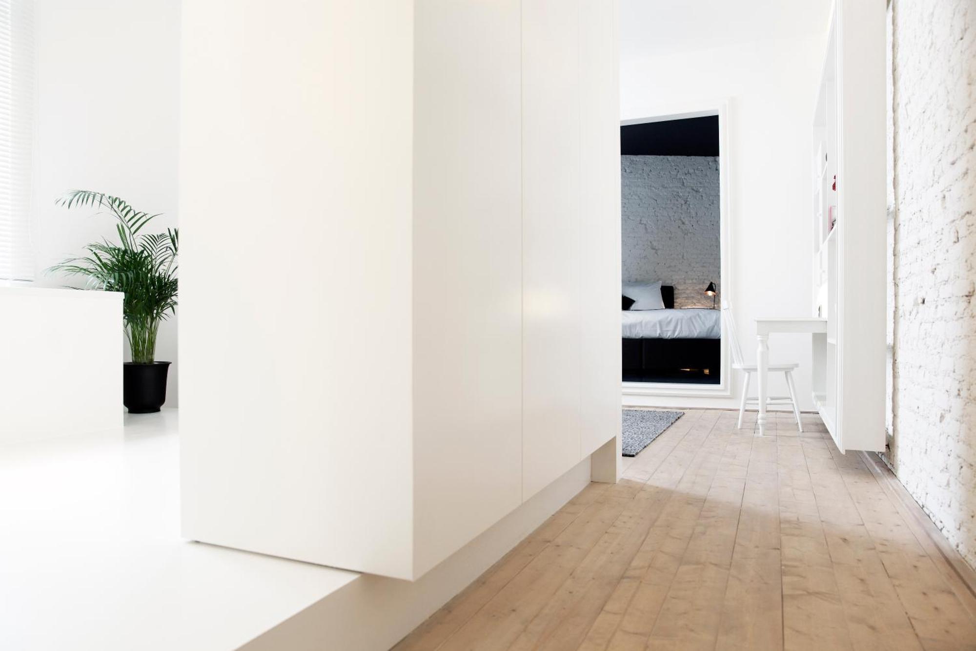 Maison Nationale City Flats & Suites Antwerpen Phòng bức ảnh A mirror in a home