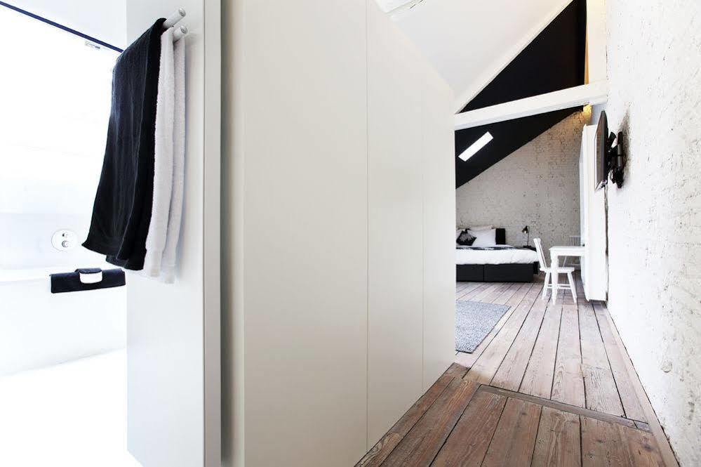 Maison Nationale City Flats & Suites Antwerpen Ngoại thất bức ảnh A bathroom in the hotel