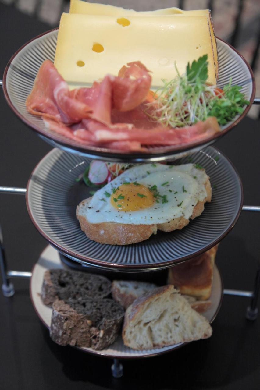 Maison Nationale City Flats & Suites Antwerpen Ngoại thất bức ảnh Egg and ham on toast